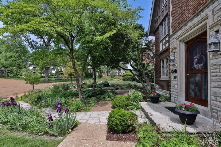 Property Photo:  528 Midvale Avenue  MO 63130 