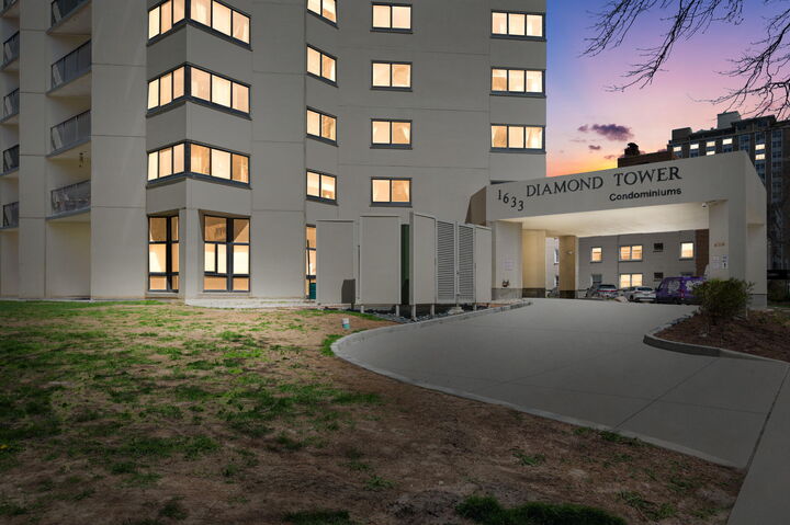Property Photo:  1633 N Prospect Ave 5D  WI 53202 