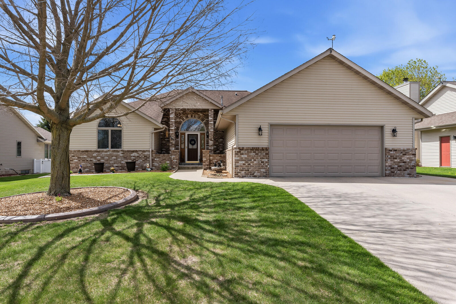 Property Photo: 489 Braatz Dr WI 53040