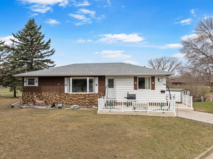 Property Photo:  600 SW 28th Ave  ND 58701 