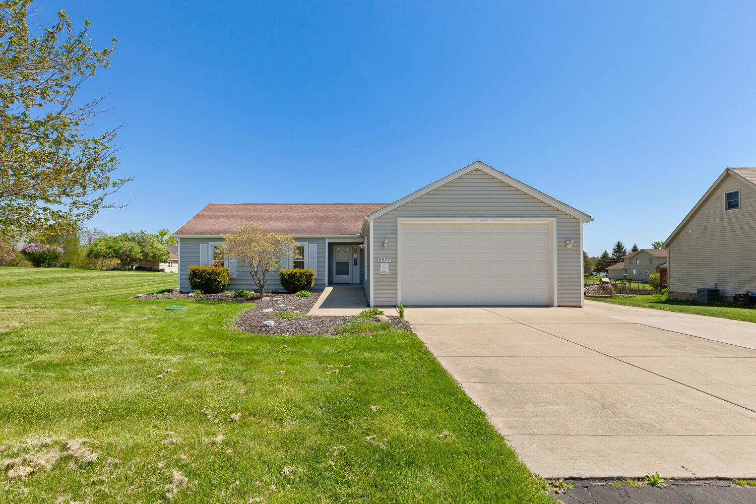 Property Photo:  8927 Sussex Court  MI 49265 