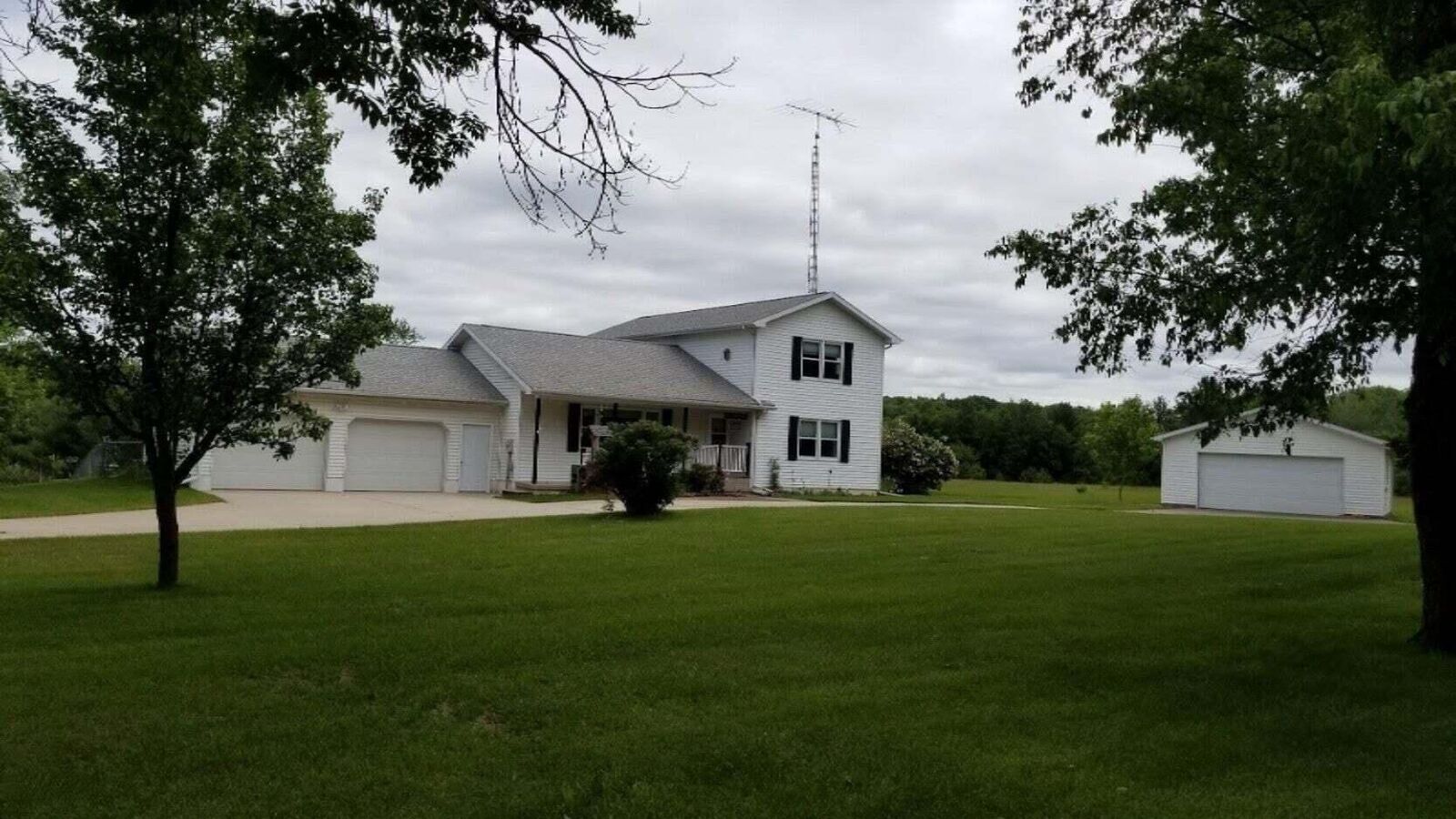 Property Photo:  13100 220th Avenue  MI 49307 