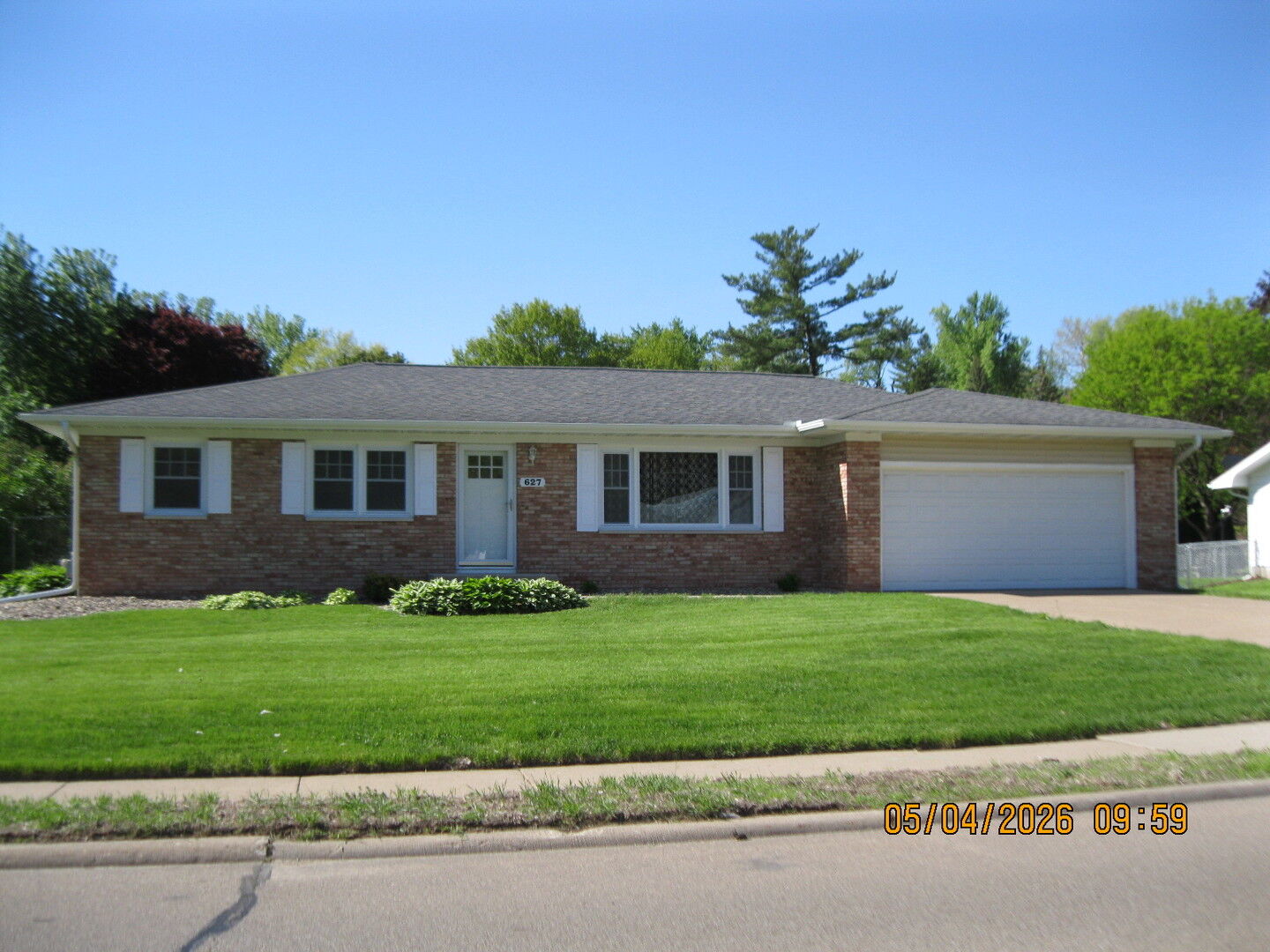 Property Photo:  627 13th Avenue N  IA 52732 