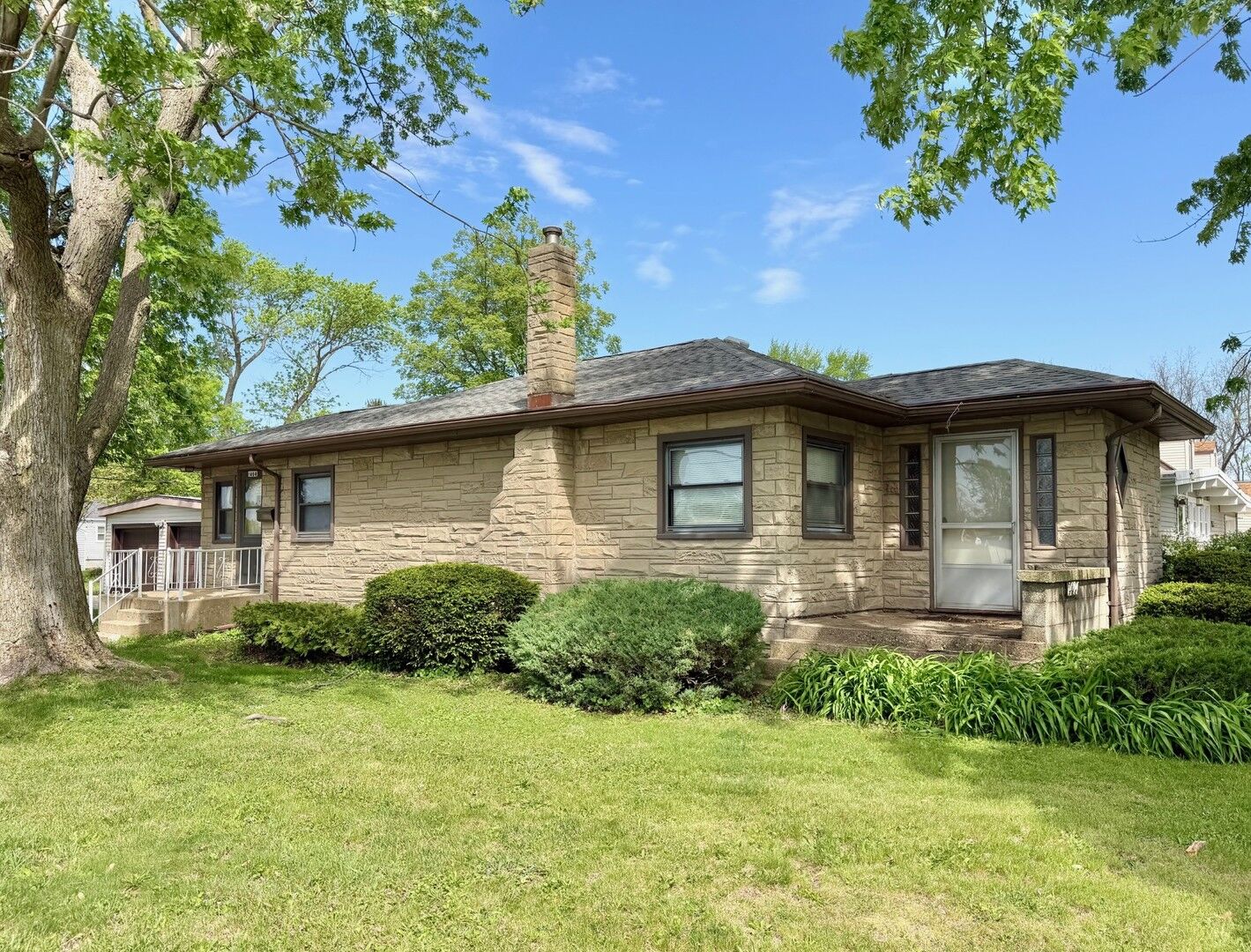 Property Photo: 1404 Plain Street IL 61354
