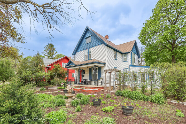 Property Photo:  801 S Jefferson Street  IL 60098 