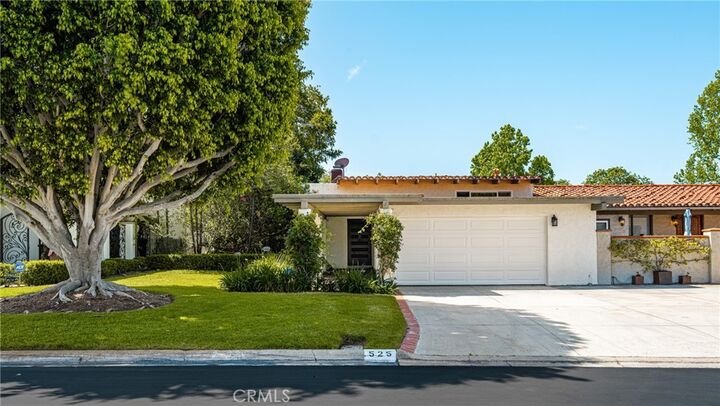 Property Photo:  525 Vista Flora  CA 92660 