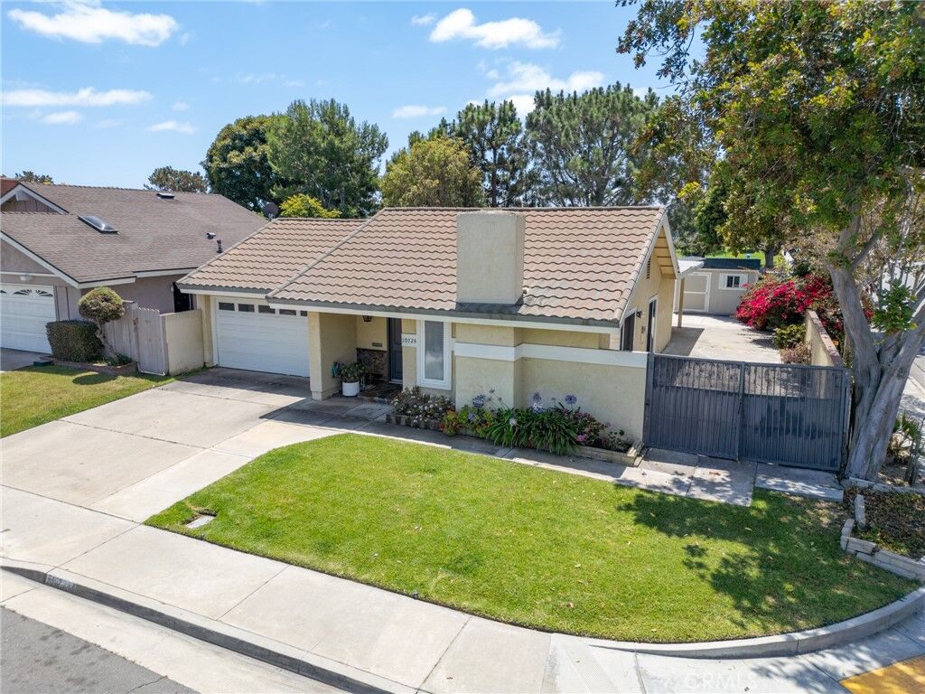 Property Photo: 10724 El Rubi CA 92708