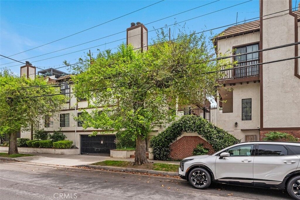 Property Photo:  14014 Milbank  CA 91423 