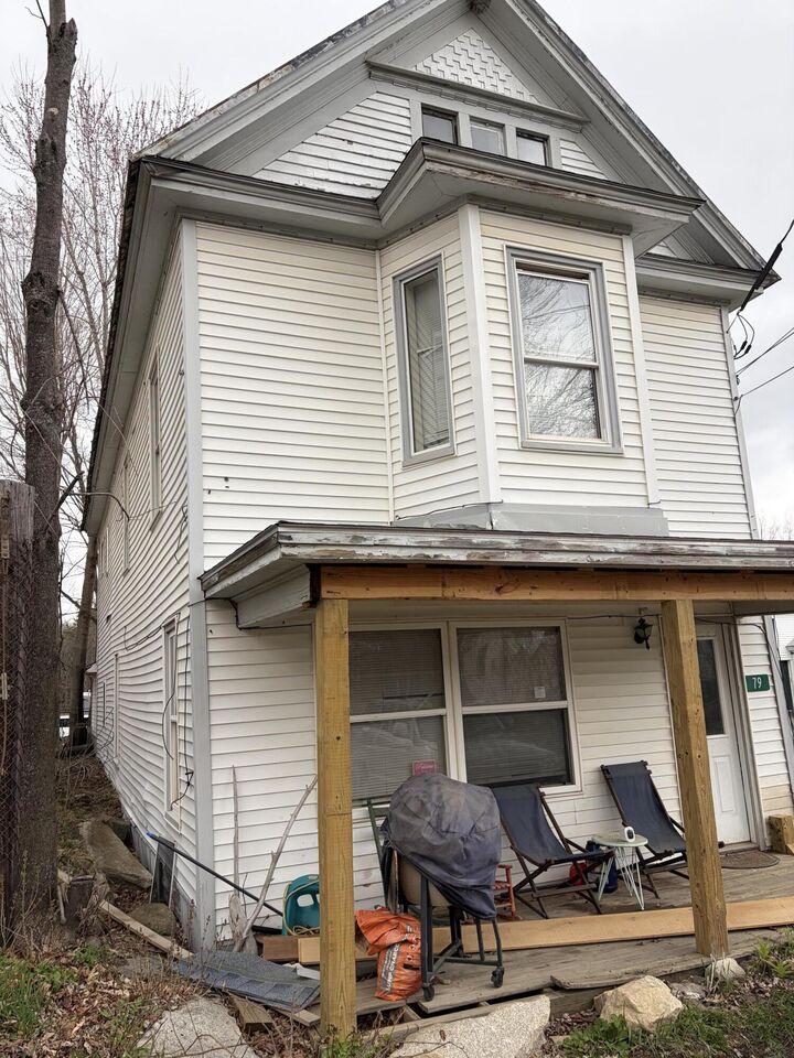 Property Photo:  