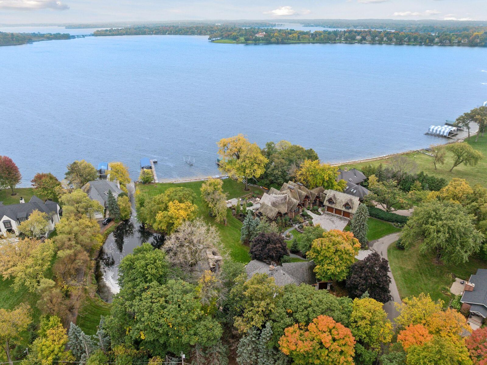 Property Photo:  3135 North Shore Drive  MN 55391 