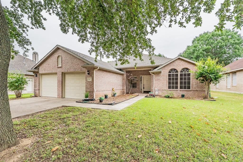 Property Photo: 3917 Larkspur Drive TX 76137