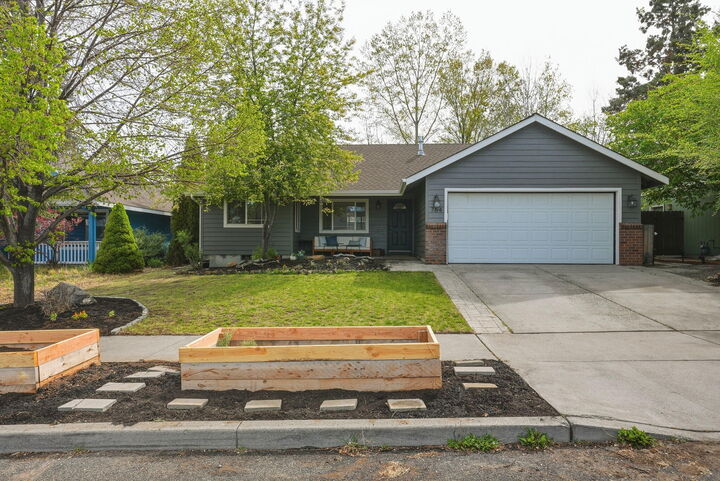 Property Photo:  764 NE Tierra Road  OR 97701 