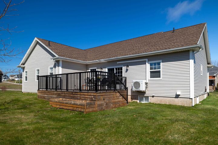 Property Photo:  2 Somerset Place  PE C1B 0A9 