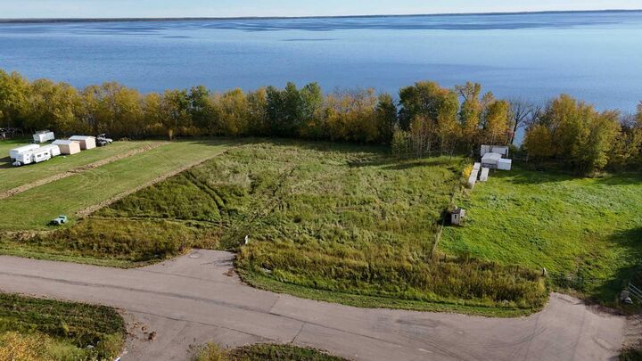 Photo de la propriété:  19 Lloyd Lines Way  AB T0A 2T0 