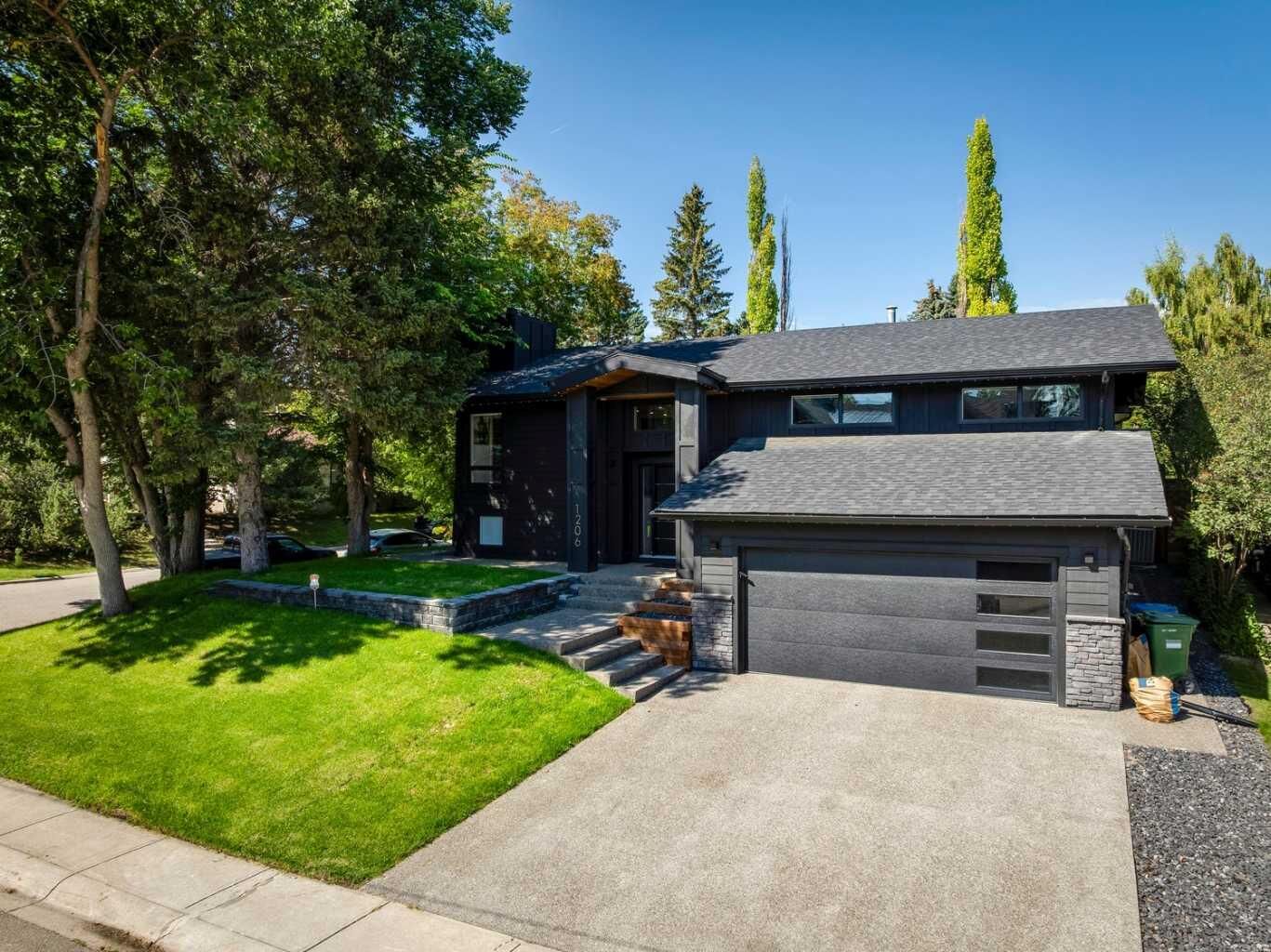 Property Photo:  1206 Varsity Estates Road NW  AB T3B 2X2 