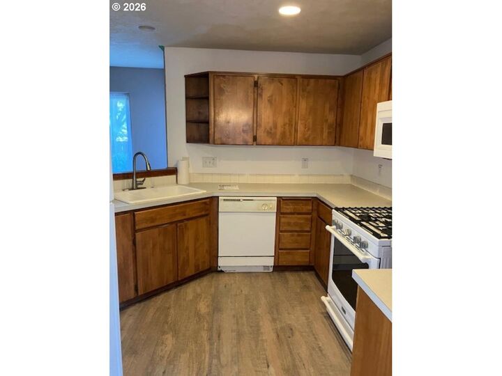 Property Photo: 945 NE Lija Loop OR 97211