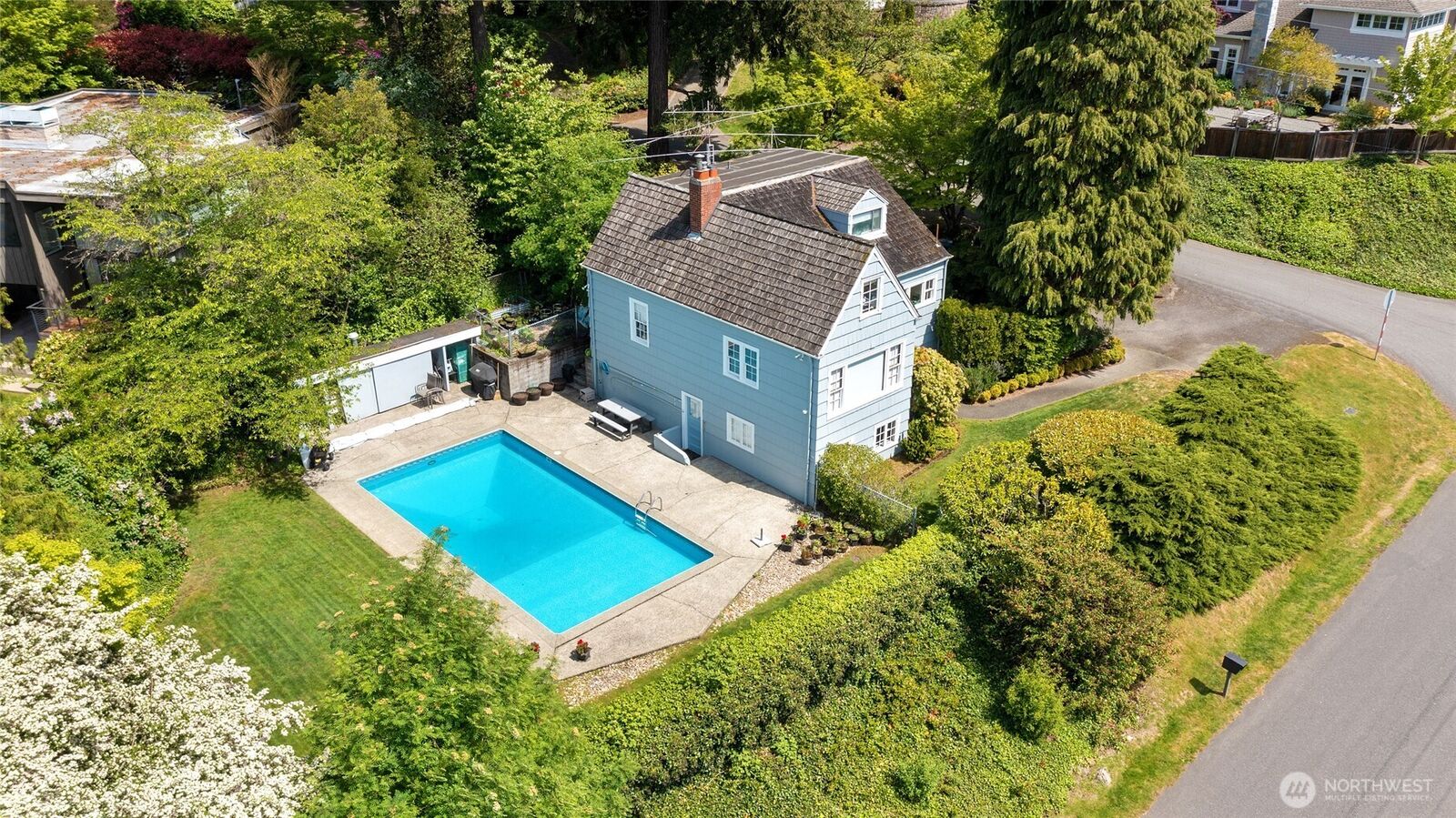Property Photo:  701  95th Avenue NE  WA 98004 