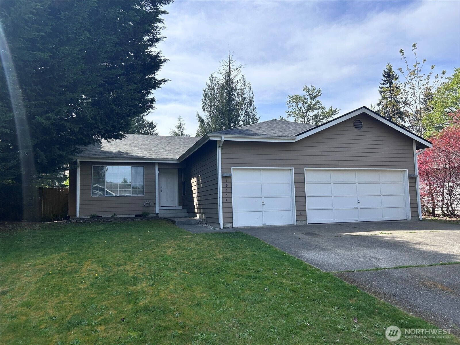 Property Photo:  19207  113th Street E  WA 98391 