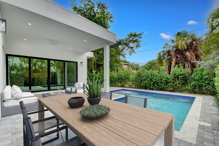 Property Photo: 120 Summa Street FL 33405