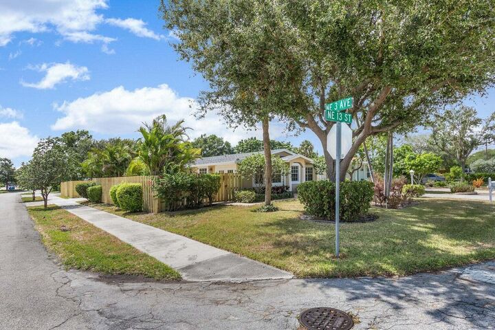 Property Photo:  272 NE 13th Street  FL 33444 
