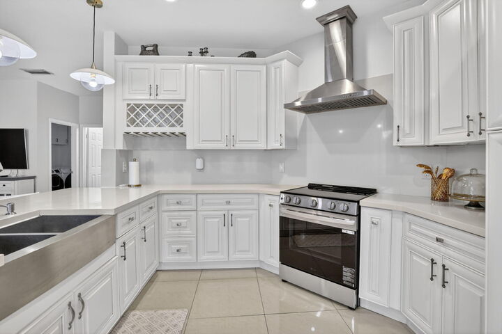 Property Photo:  711 Heritage Way  FL 33326 