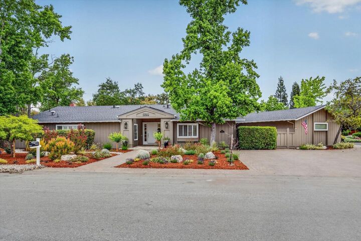 Property Photo:  15392 Via Palomino  CA 95030 