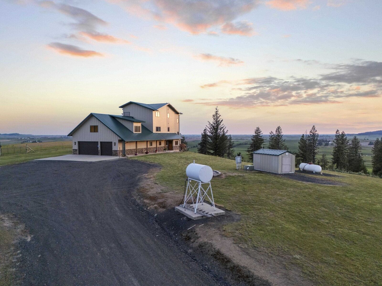 Property Photo:  26004 E Horton Rd  WA 99030 