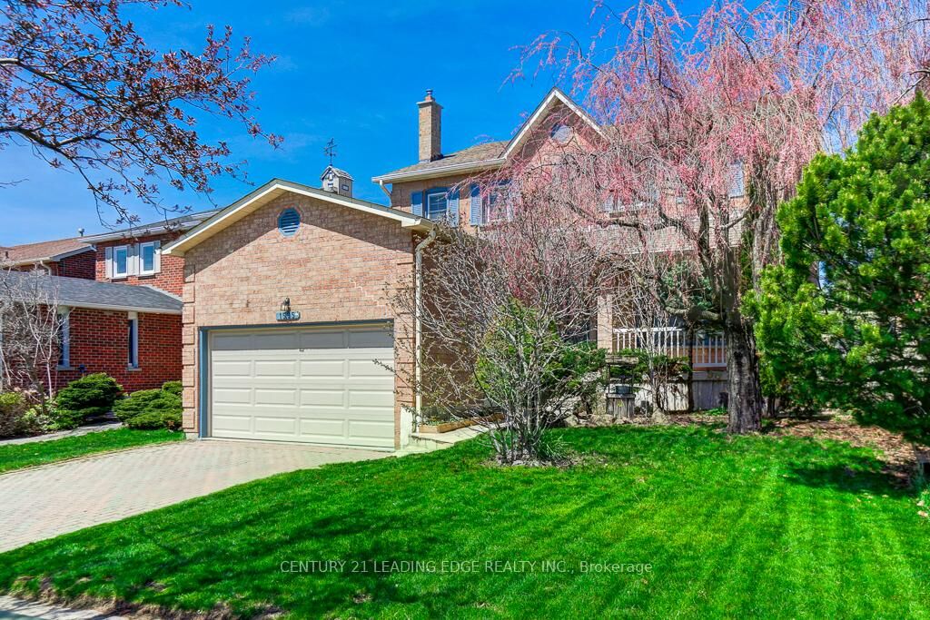 Property Photo:  1595 Sir Monty'S Drive  ON L5N 4P1 