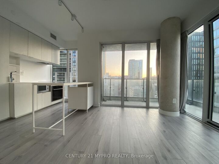 Property Photo:  77 Shuter Street 2313  ON M5B 0B8 
