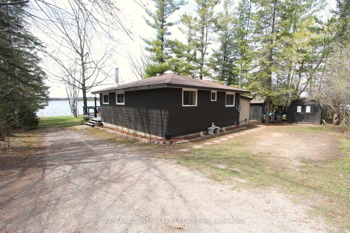 Property Photo: 31 Hillcrest Avenue ON K0M 2B0