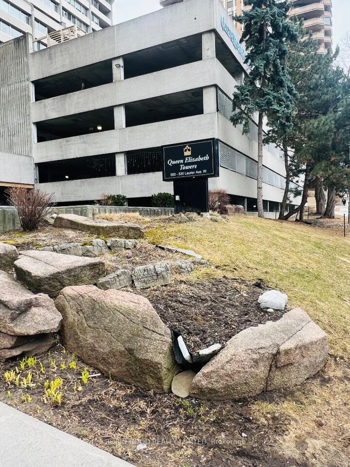 Property Photo: 530 Laurier Avenue W 910 ON K1R 7T1