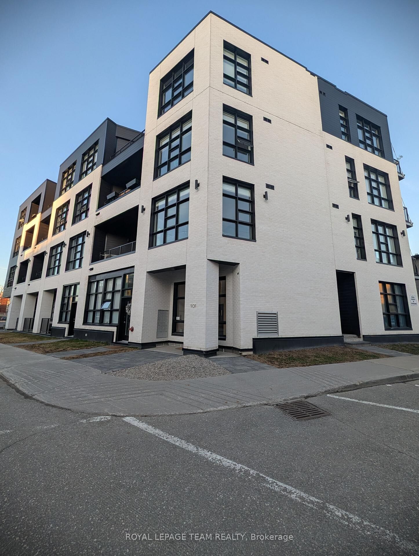 Property Photo: 101 Pinhey Street 304 ON K1Y 1V9
