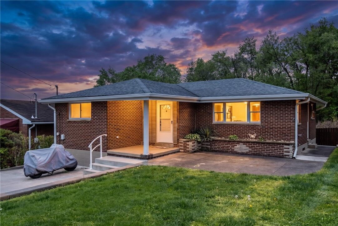 Property Photo:  20 Florian Dr  PA 15024 