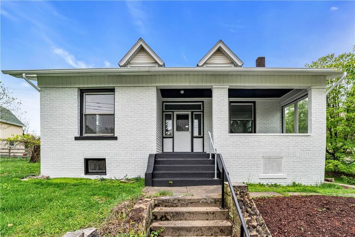 Property Photo:  2123 Grandview Avenue  PA 15146 