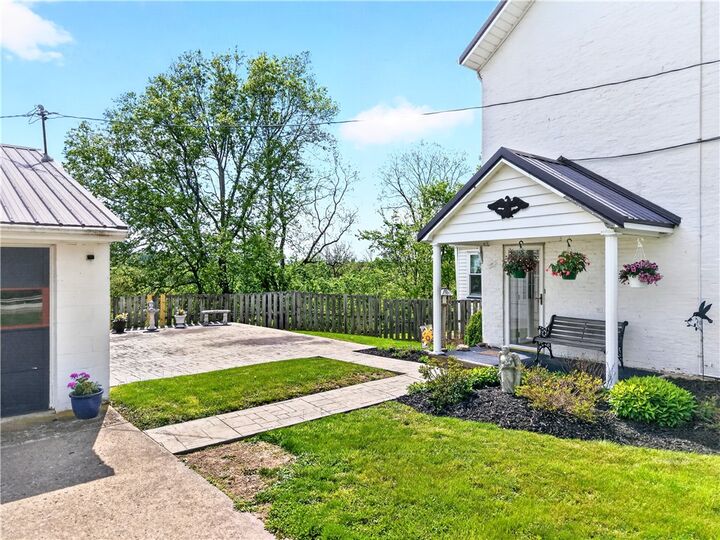 Property Photo: 1874 E National Pike PA 15360