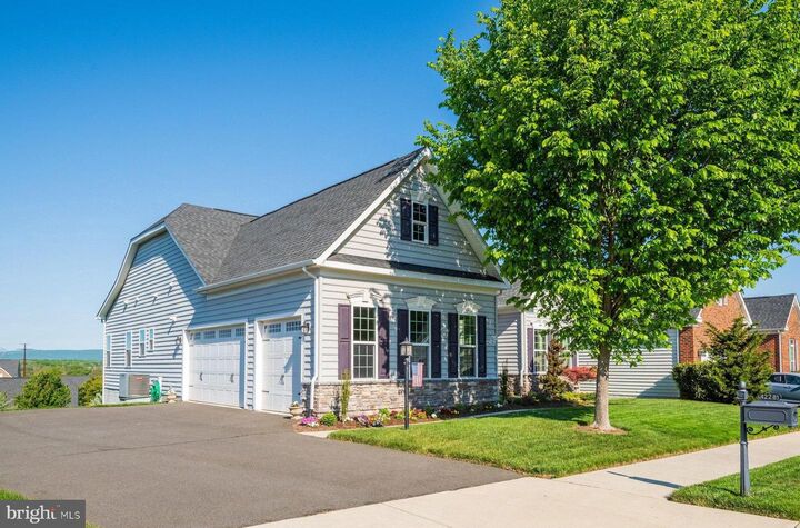 Property Photo:  42281 Watling Court  VA 20152 