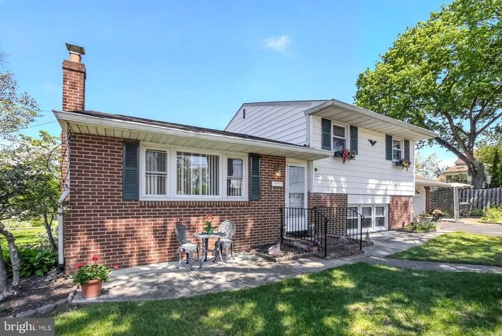 Property Photo:  2775 Woodrow Avenue  PA 19038 