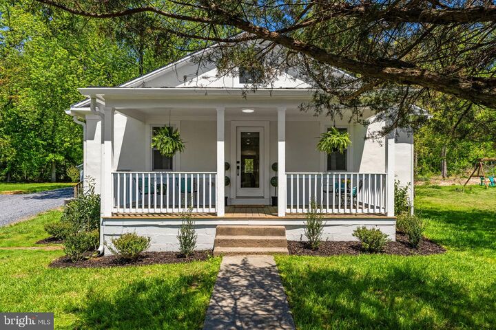 Property Photo: 33960 Welbourne Road VA 20184