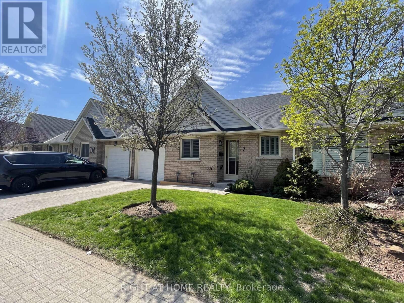 Property Photo:  165 Main Street East 7  ON L3M 1P2 