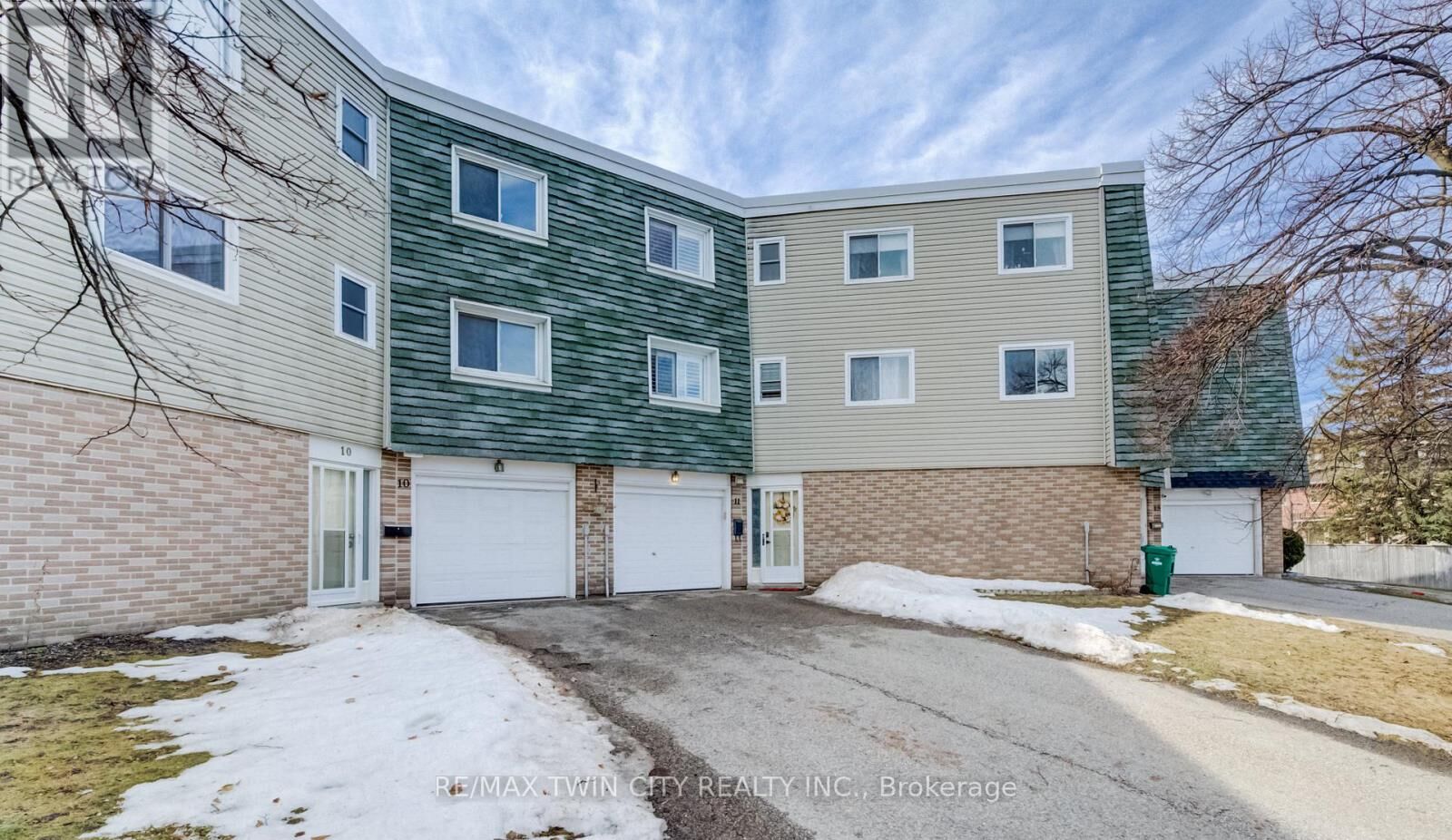 Property Photo:  60 Elmsdale Drive 11  ON N2E 2G4 