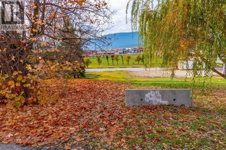 161 Shuswap Street Southwest — photo 1