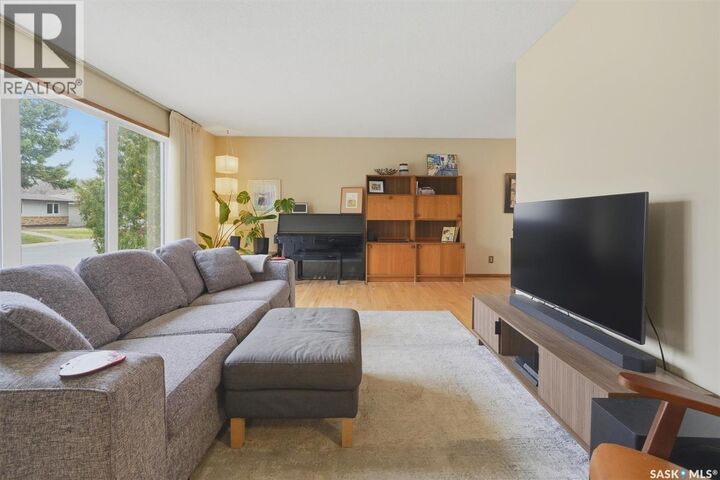 Property Photo:  2501 Arlington Avenue  SK S7J 2J3 