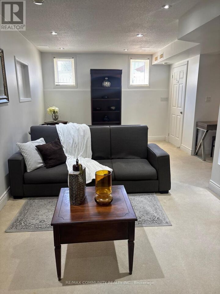 Property Photo:  1606 Whitestone Drive  ON L1K 2R9 