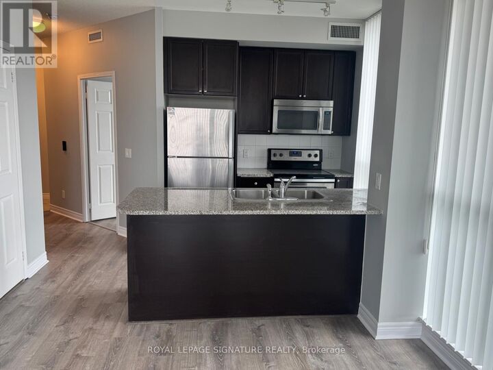 Property Photo:  339 Rathburn Road West 1716  ON L5B 0K6 