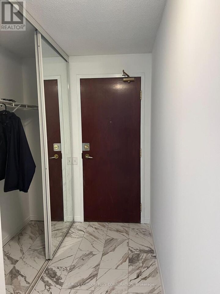 Property Photo:  750 Bay Street 1707  ON M5G 1N6 