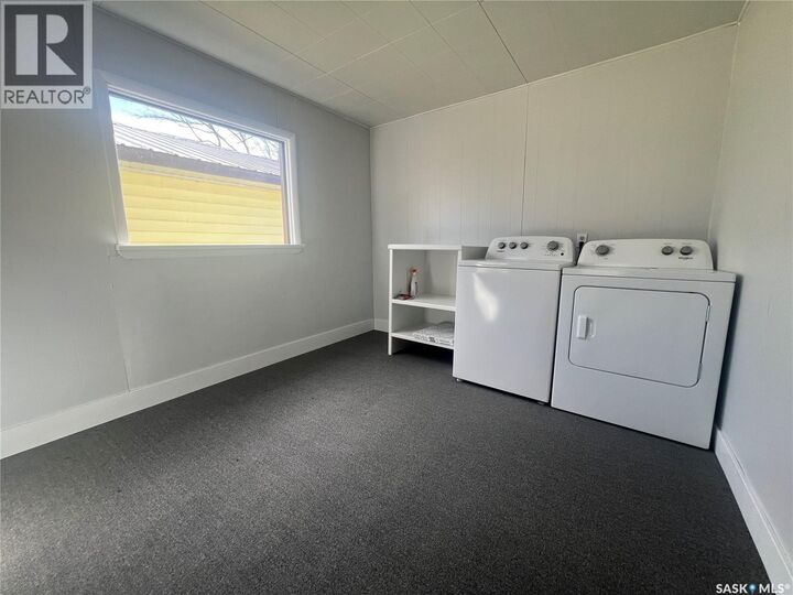 Property Photo:  301 Gonczy Avenue  SK S0A 0X0 
