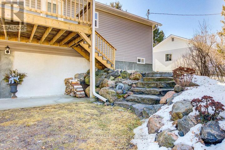 Property Photo:  39090 Combermere Road  ON K0J 1L0 