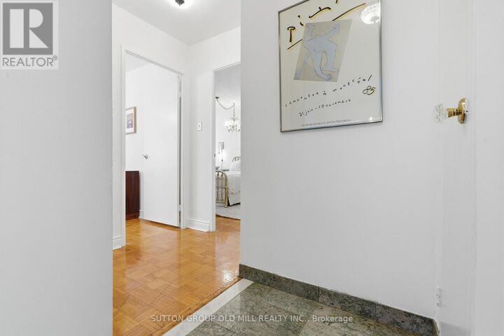 Property Photo:  360 Ridelle Avenue 1801  ON M6B 1K1 