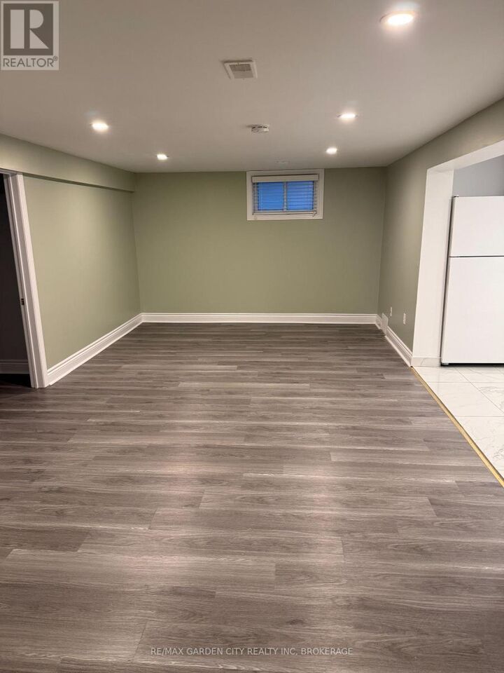 Property Photo:  44 Valencourt Drive  ON L3C 1M8 