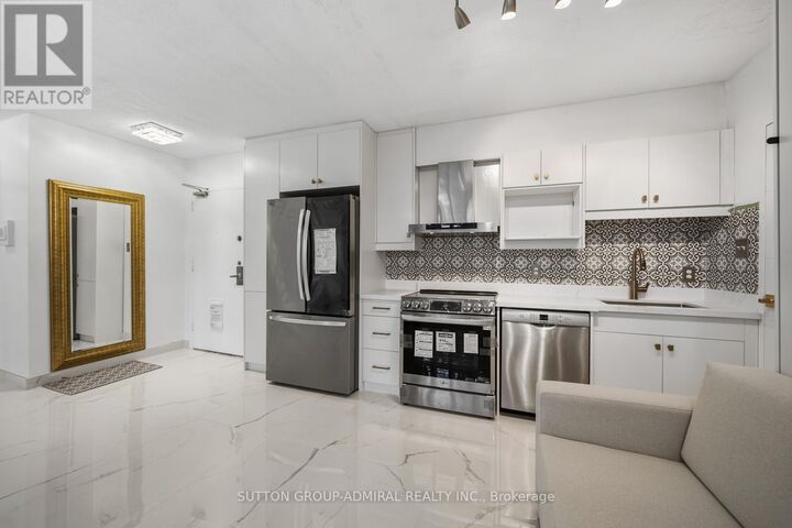 Property Photo:  5 Parkway Forest Drive G8  ON M2J 1L2 